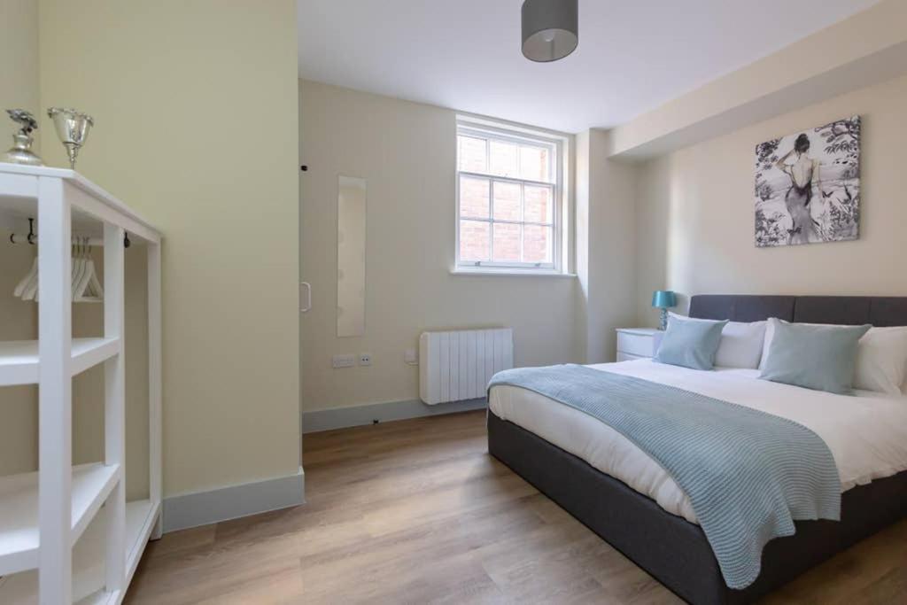 Hereford City Centre - Apartment 4, Isabella House - Modern Apartment In The Heart Of The City - Sleeps 4 Guests - Hosted By Rentmyhouse Dış mekan fotoğraf