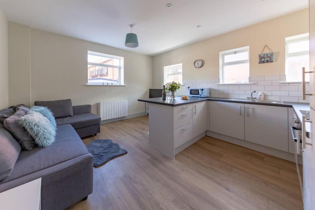 Hereford City Centre - Apartment 4, Isabella House - Modern Apartment In The Heart Of The City - Sleeps 4 Guests - Hosted By Rentmyhouse Dış mekan fotoğraf