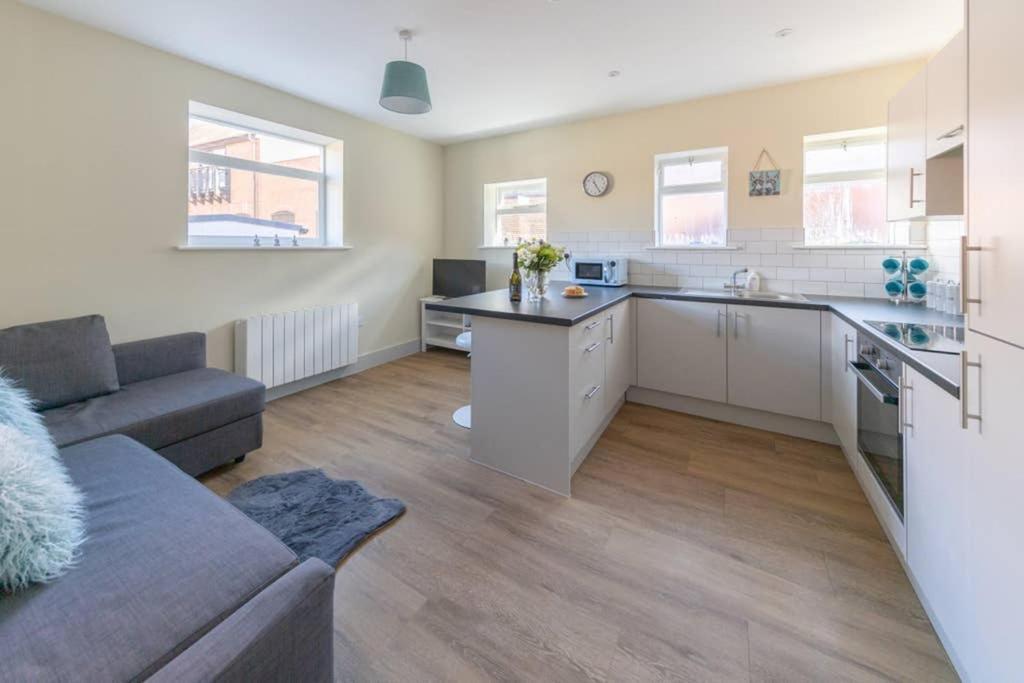 Hereford City Centre - Apartment 4, Isabella House - Modern Apartment In The Heart Of The City - Sleeps 4 Guests - Hosted By Rentmyhouse Dış mekan fotoğraf
