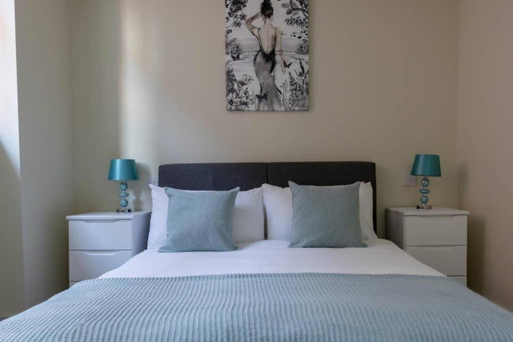 Hereford City Centre - Apartment 4, Isabella House - Modern Apartment In The Heart Of The City - Sleeps 4 Guests - Hosted By Rentmyhouse Dış mekan fotoğraf